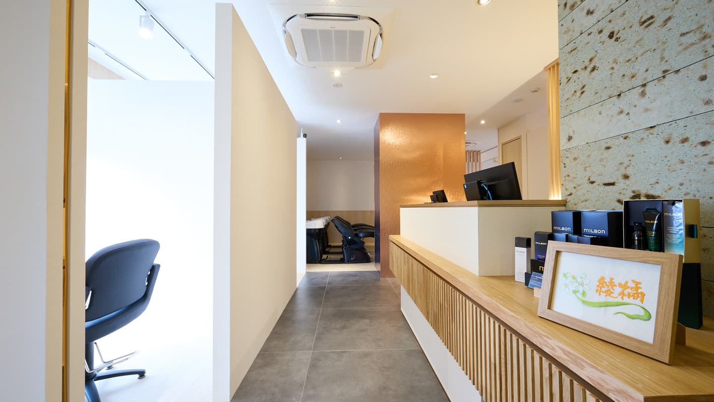 和モダンの店内